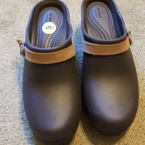 Espresso Brown & Tan Crocs Sarah Clogs
